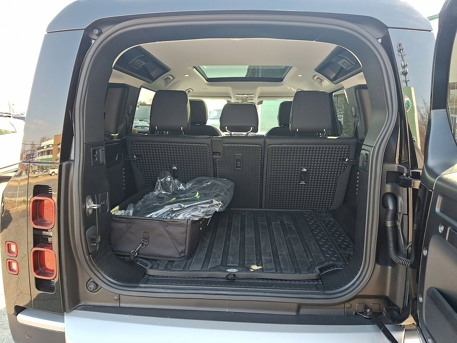 Certified 2025 Land Rover Defender 110 S image 29