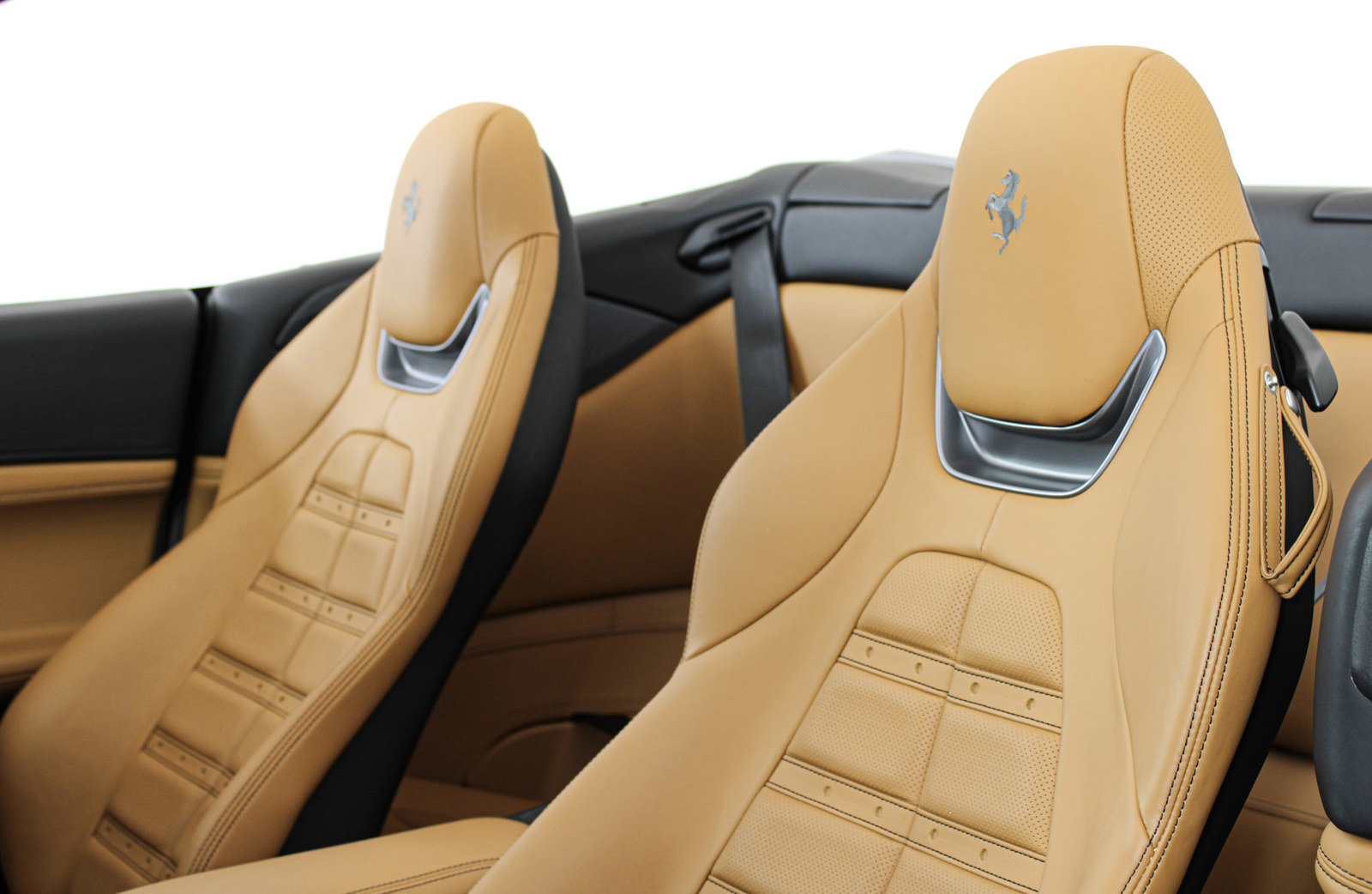 Certified 2023 Ferrari Portofino M RWD image 41