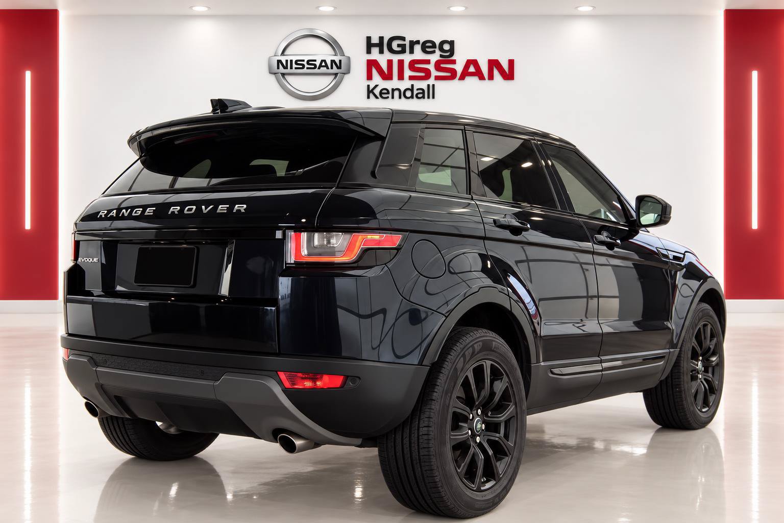Used 2019 Land Rover Range Rover Evoque SE AWD/4WD image 4