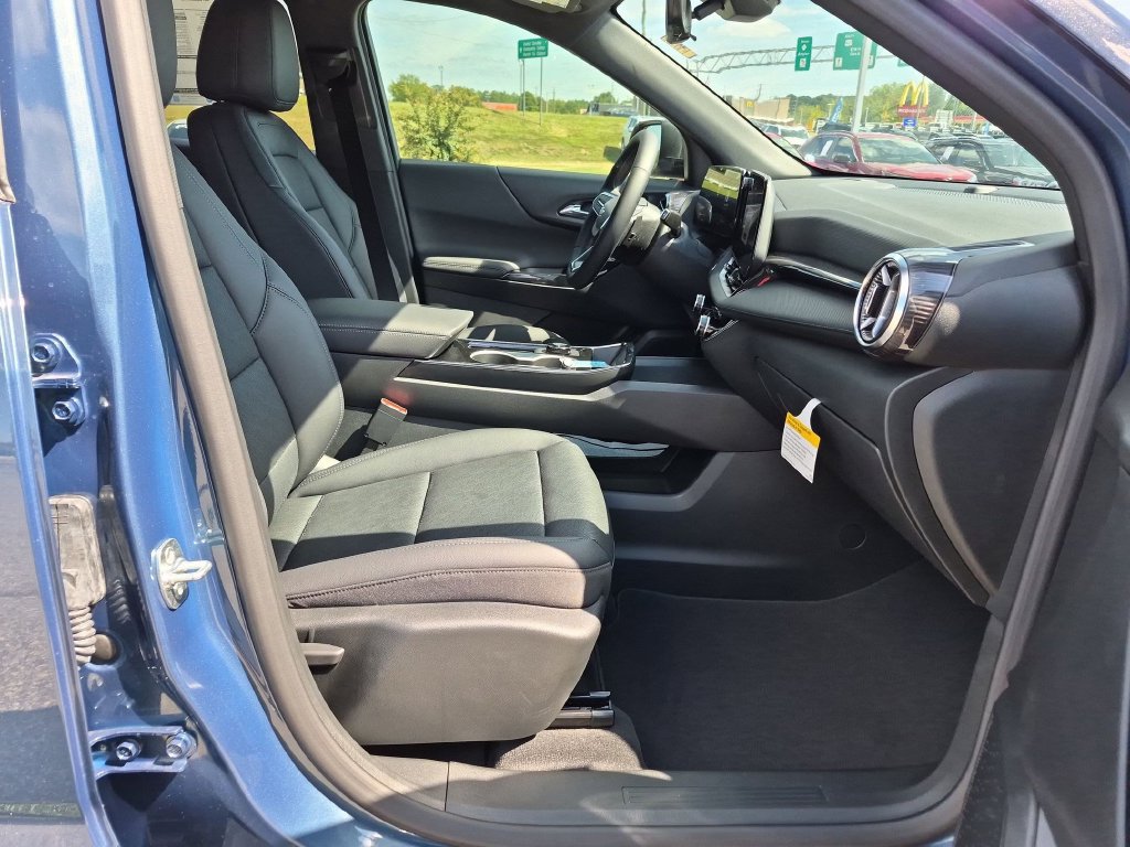 New 2027 Chevrolet Equinox LT w/ Convenience Package II FWD image 37