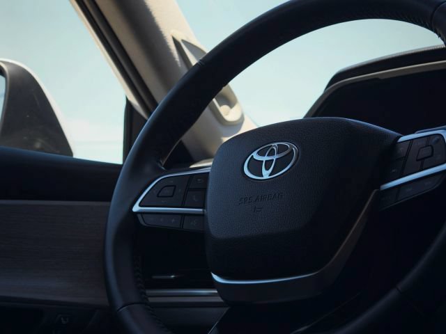 Used 2024 Toyota Grand Highlander AWD Hybrid image 25