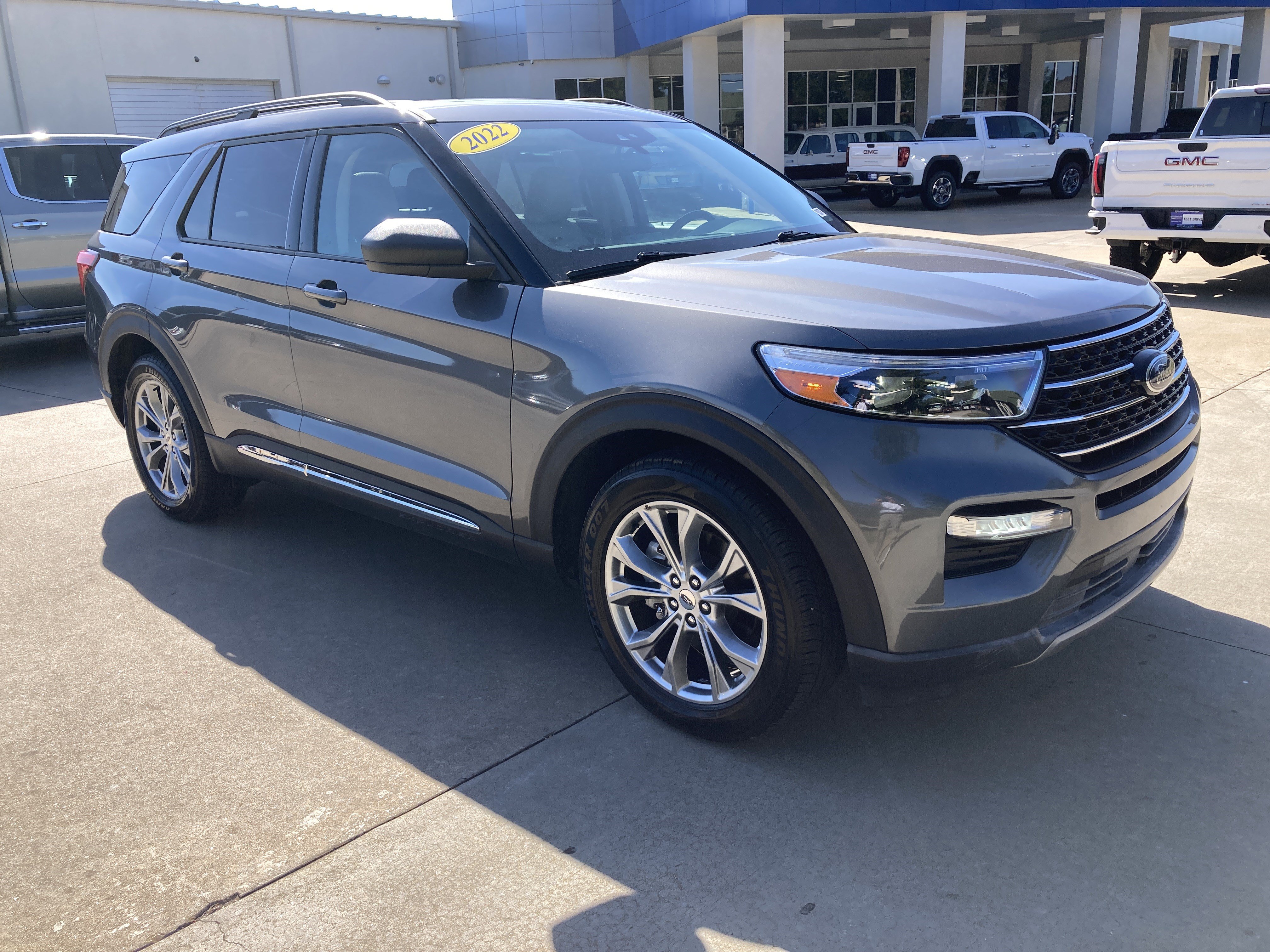 Used 2022 Ford Explorer XLT w/ Equipment Group 202A RWD image 3