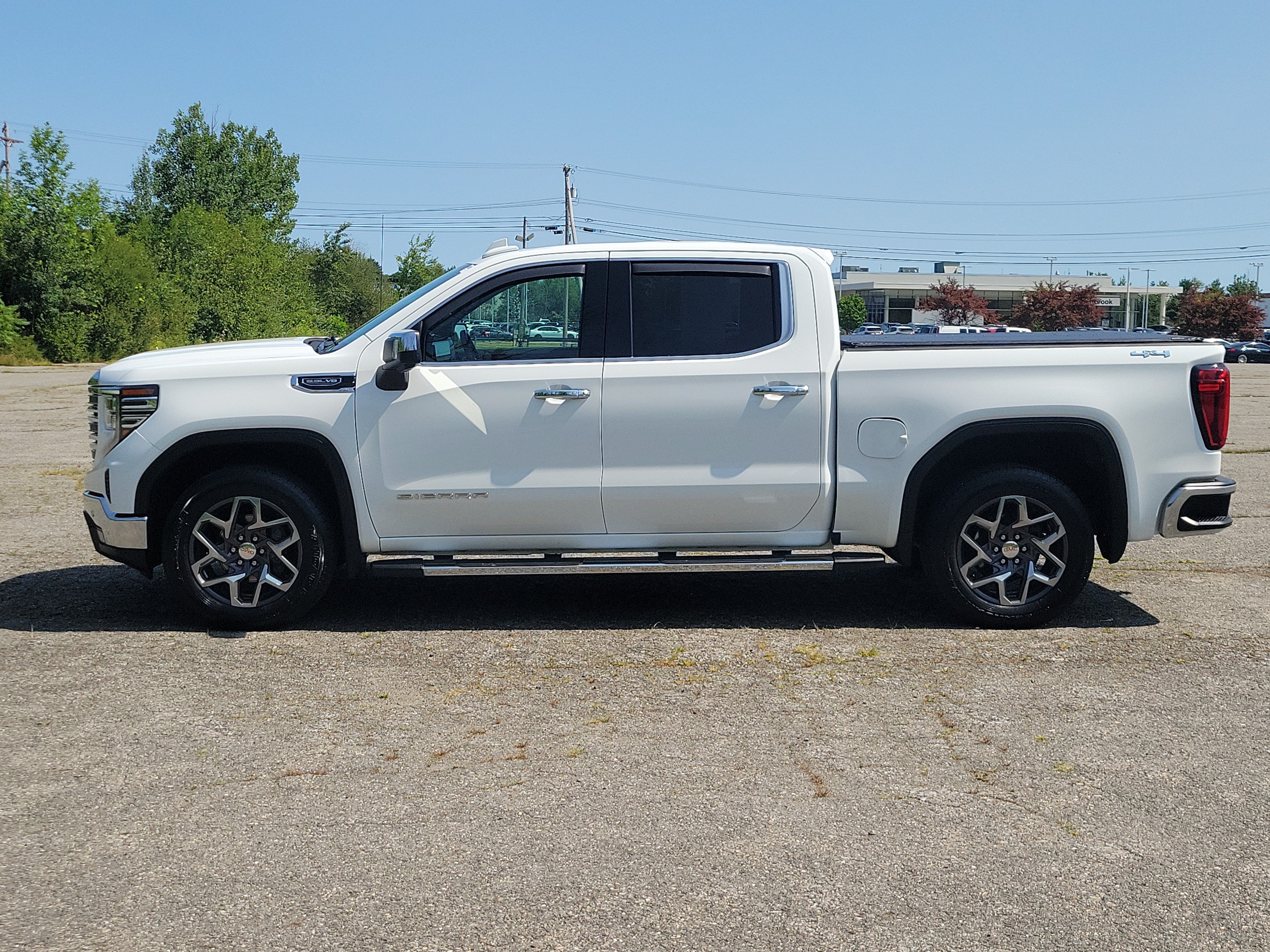 Used 2022 GMC Sierra 1500 SLT w/ SLT Premium Plus Package AWD/4WD image 8