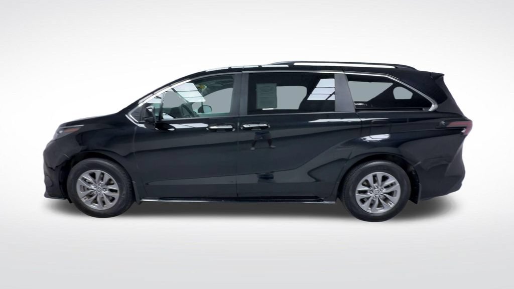 Certified 2025 Toyota Sienna XLE w/ XLE Plus Package AWD/4WD image 5