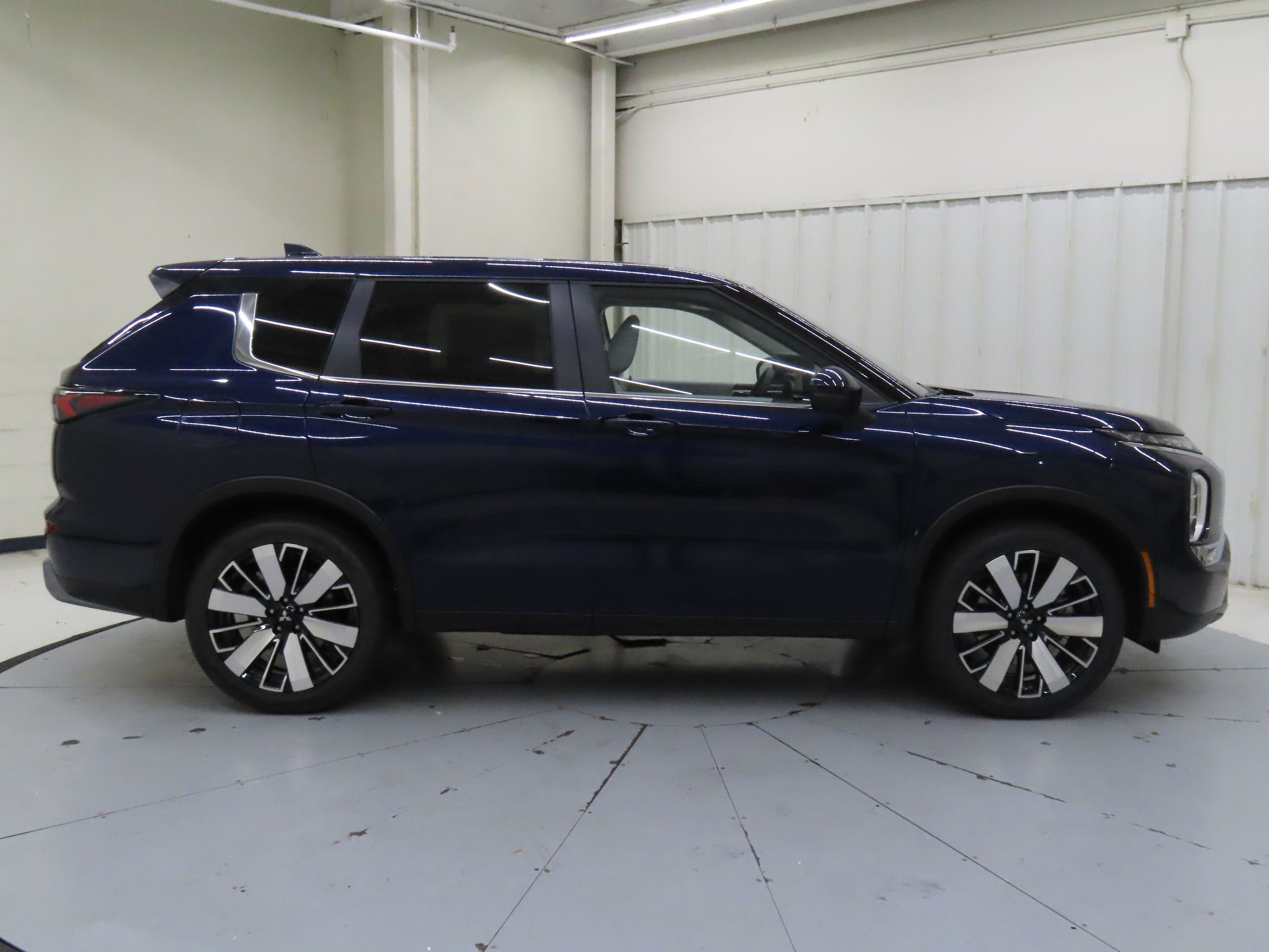 New 2025 Mitsubishi Outlander SE video 2