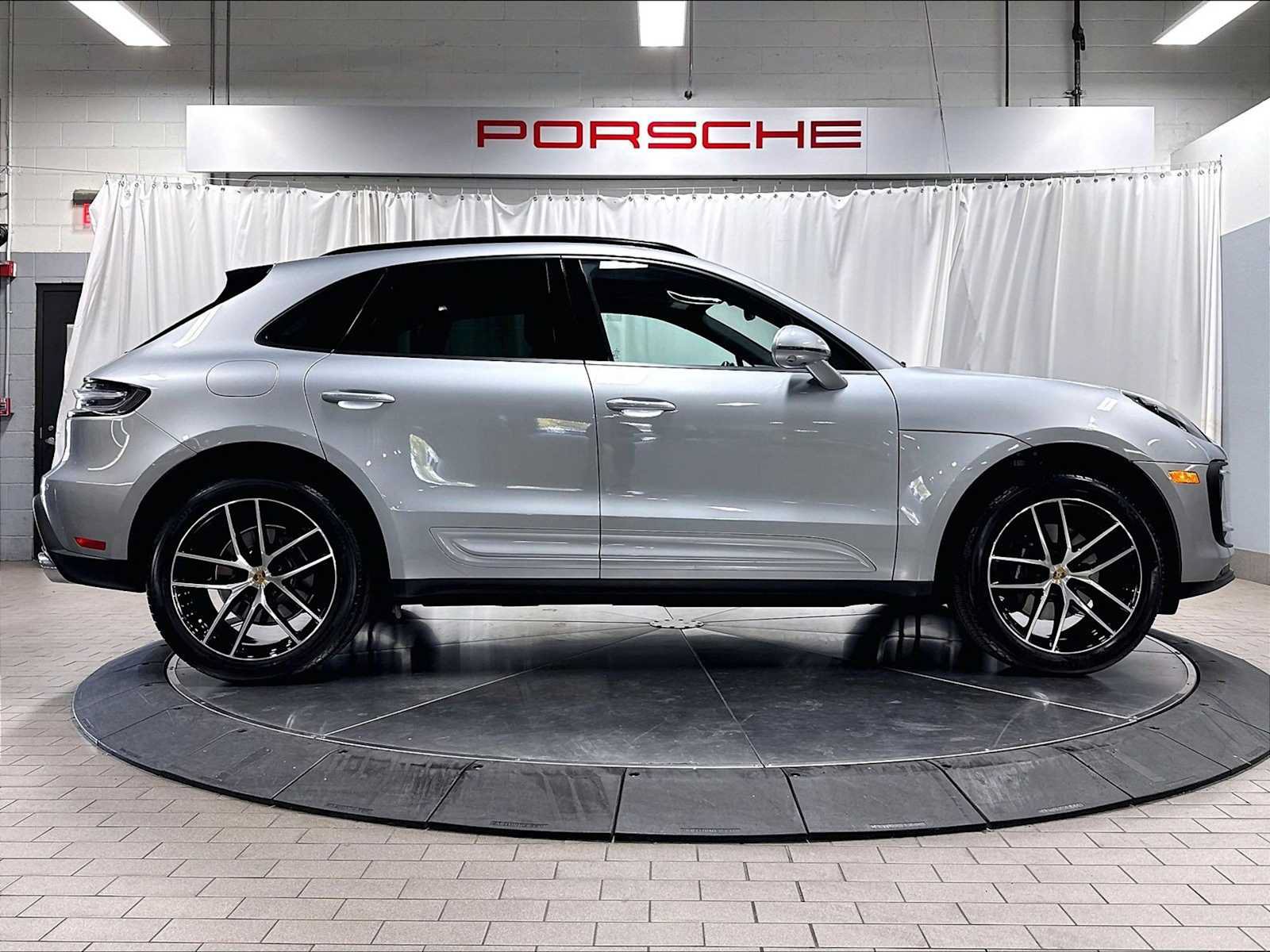 Used 2026 Porsche Macan AWD/4WD image 11