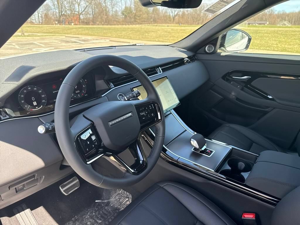 Used 2026 Land Rover Range Rover Evoque Dynamic SE AWD/4WD image 12