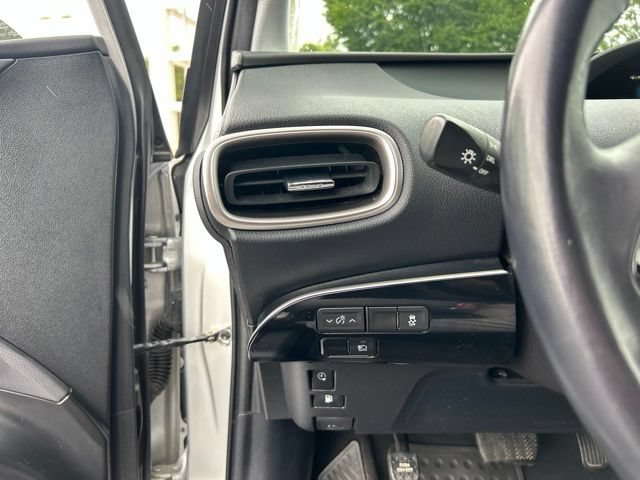 Used 2021 Toyota Prius Prime LE FWD image 27