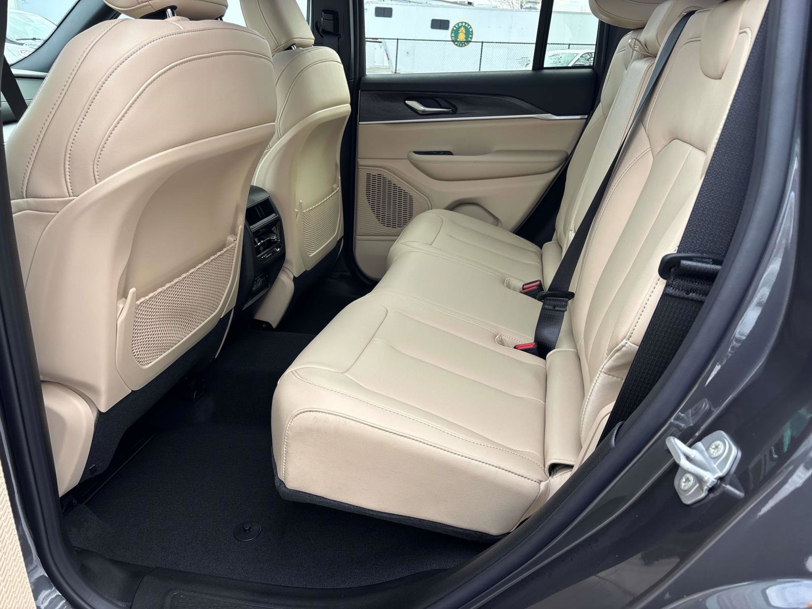 New 2025 Jeep Grand Cherokee Limited w/ Black Appearance Package image 4