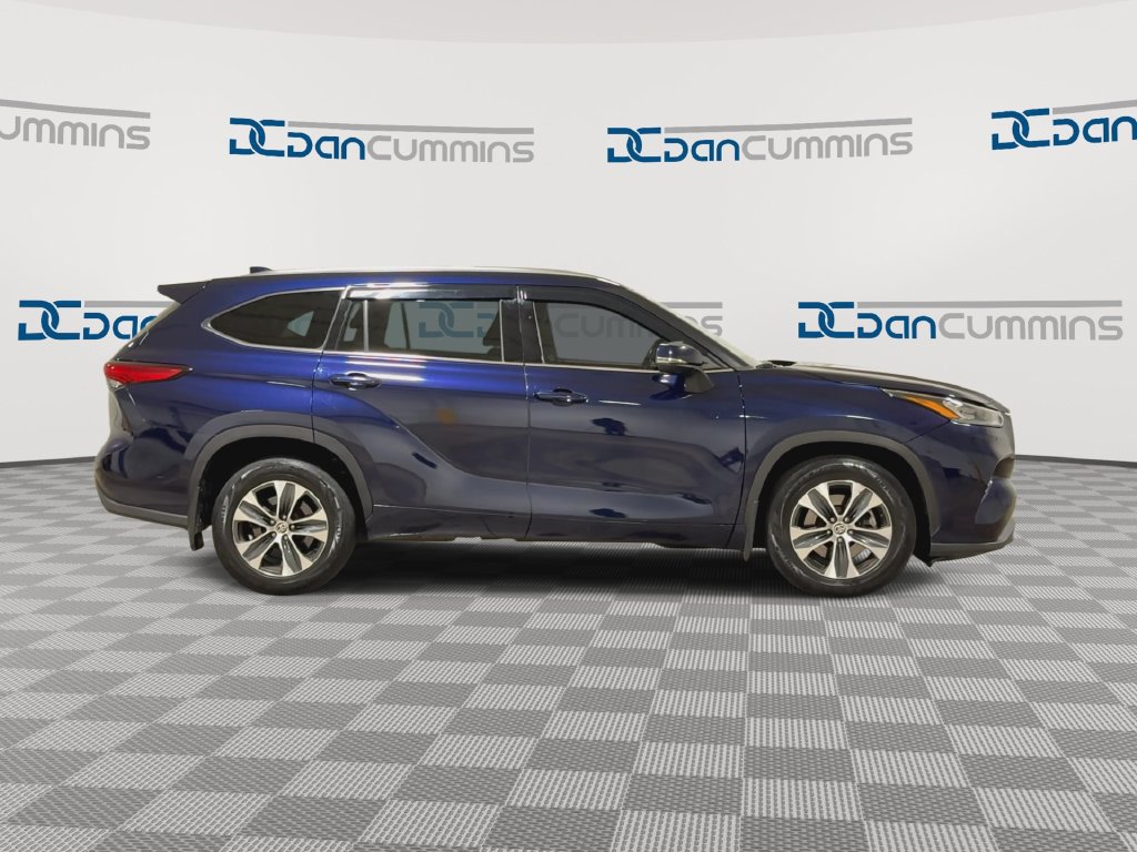 Used 2020 Toyota Highlander XLE AWD/4WD image 9