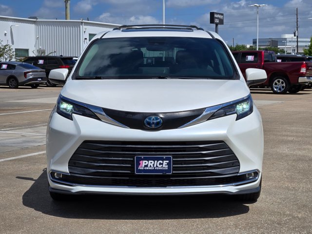 Used 2021 Toyota Sienna XLE FWD video 2