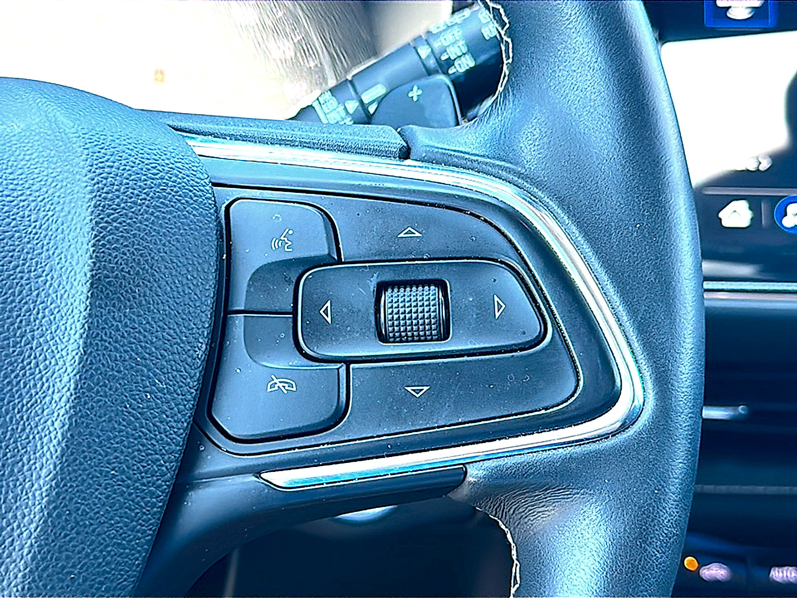 Used 2023 Buick Envision Essence w/ Sport Touring Package FWD image 46