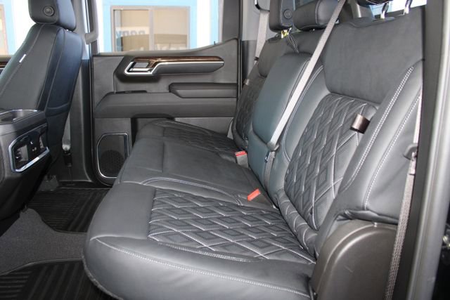 Used 2025 GMC Sierra 1500 Elevation image 22