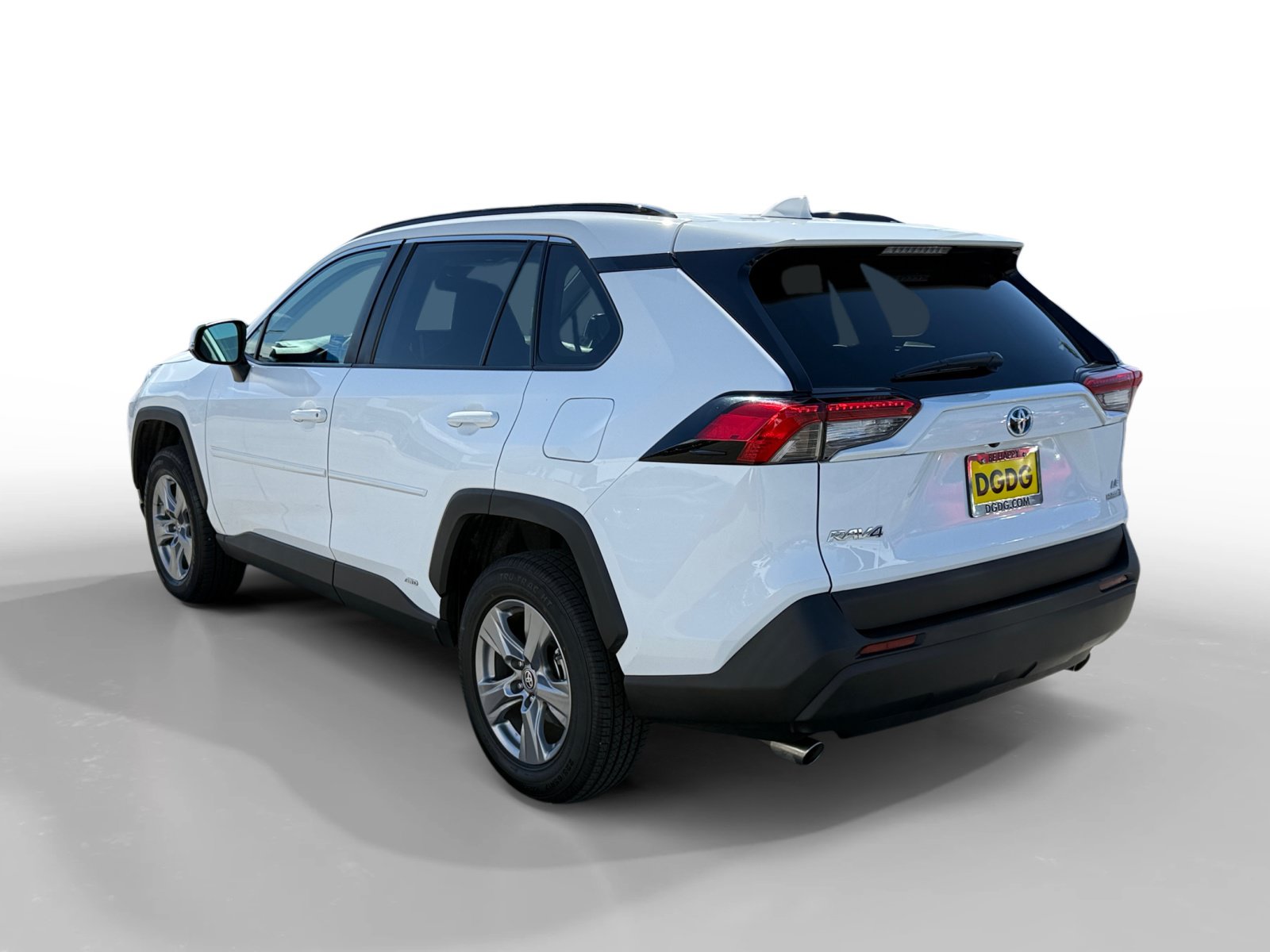 Used 2024 Toyota RAV4 LE AWD/4WD image 3