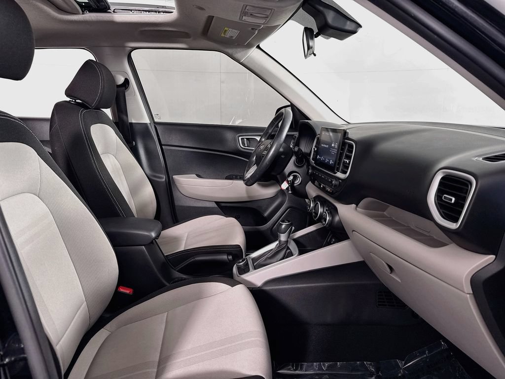 Used 2023 Hyundai Venue SEL FWD image 30