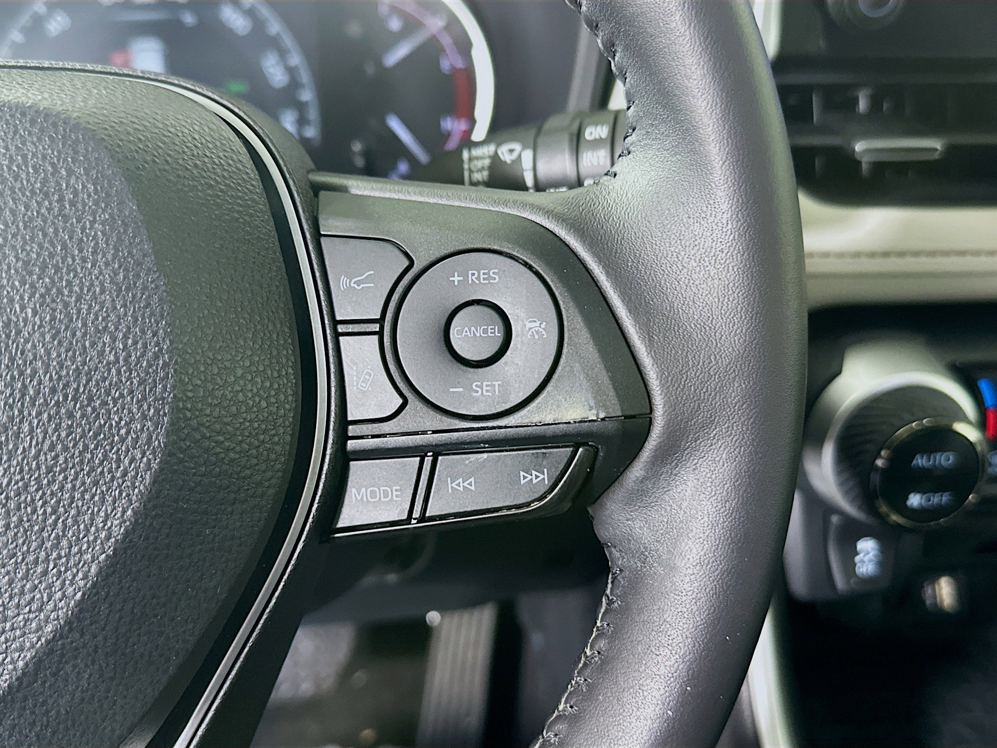 Used 2023 Toyota RAV4 XLE Premium image 17