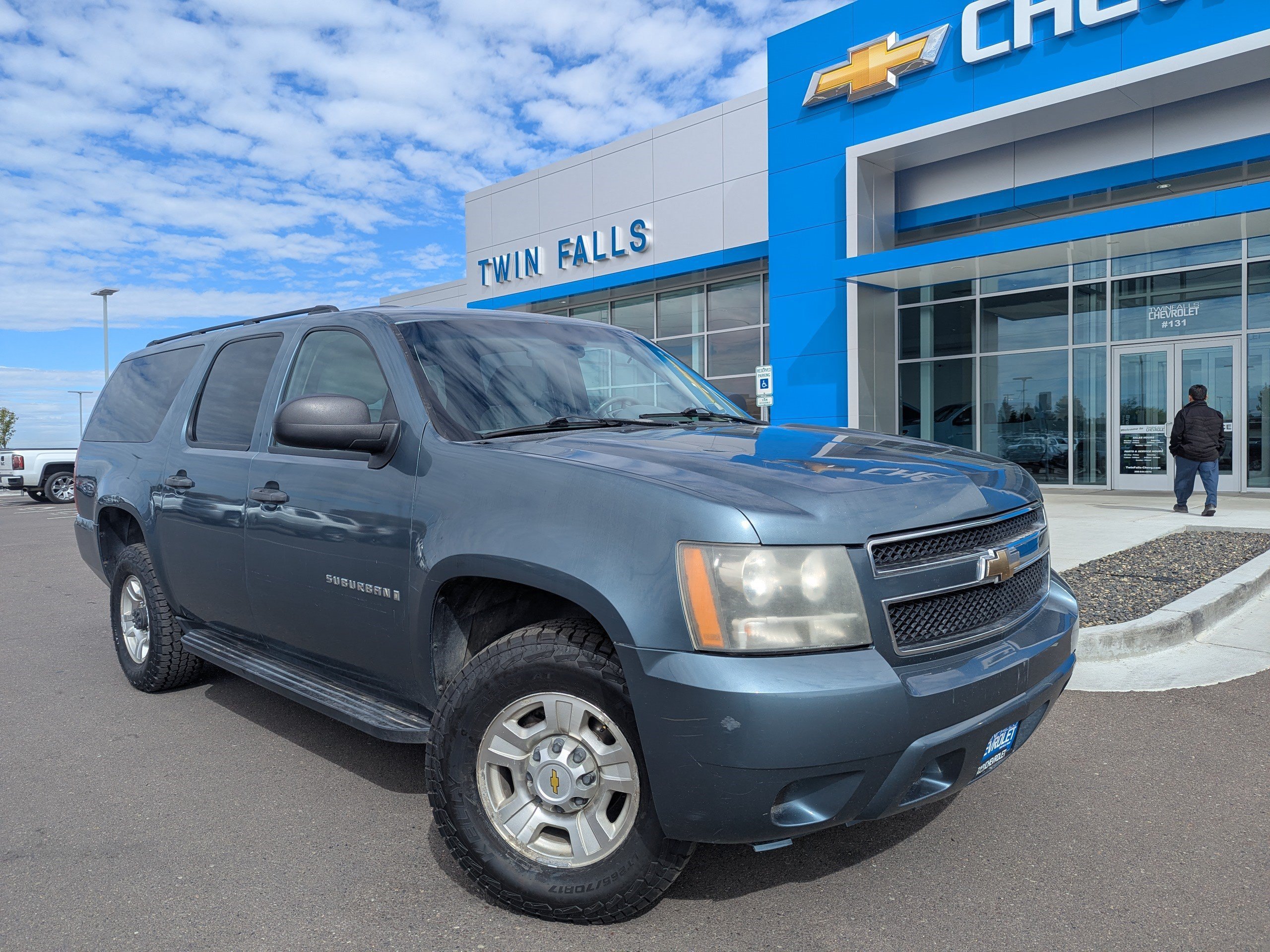 Used 2009 Chevrolet Suburban 2500 LS w/ Skid Plate Package AWD/4WD image 1