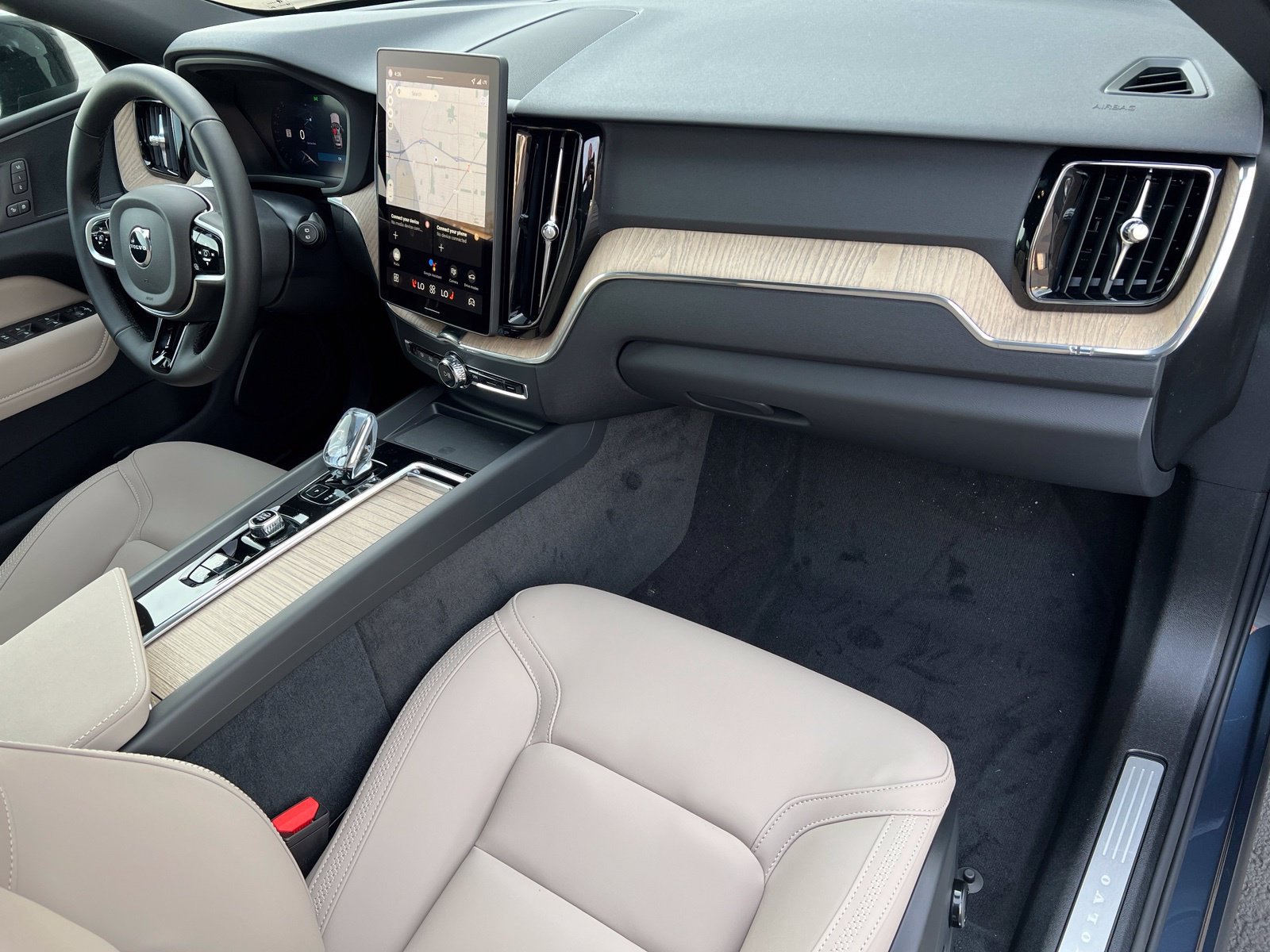 New 2026 Volvo XC60 B5 Plus w/ Climate Package AWD/4WD image 18