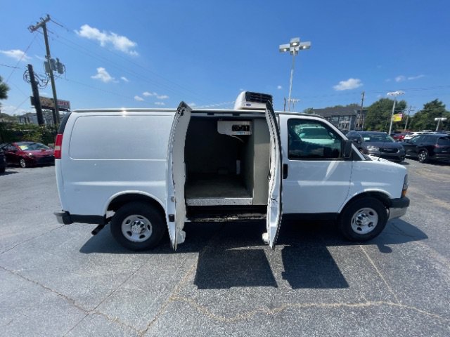 Used 2015 Chevrolet Express 2500 w/ Chrome Appearance Package RWD image 16