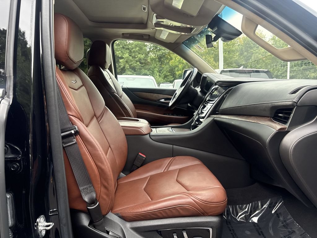Used 2019 Cadillac Escalade Luxury AWD/4WD image 26