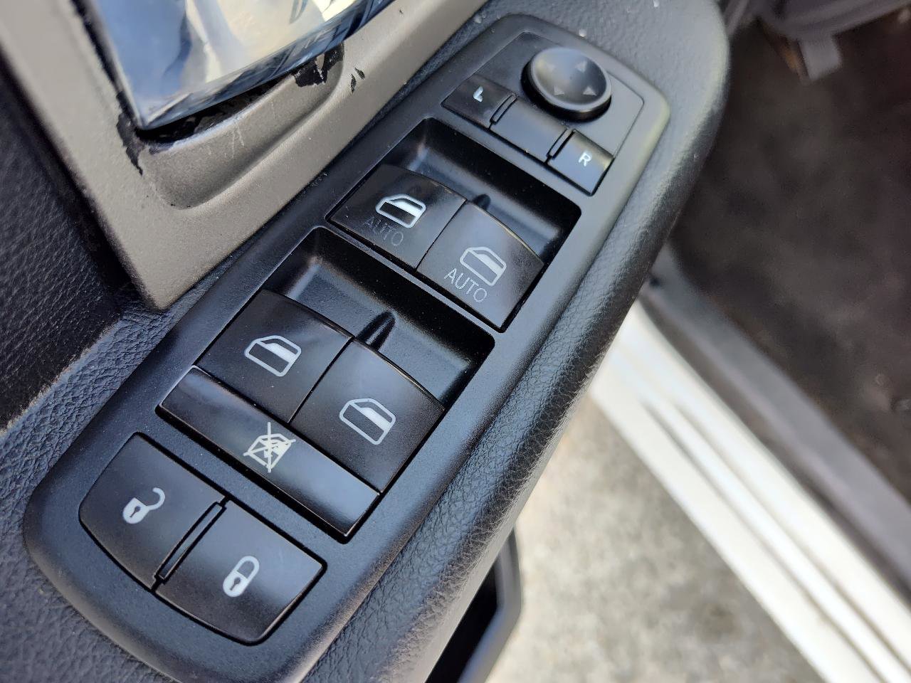 Used 2017 RAM 2500 SLT w/ Snow Chief Group image 14