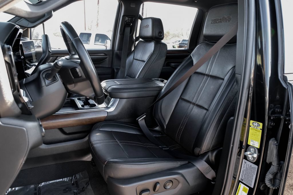 Used 2024 Chevrolet Silverado 3500 High Country w/ High Country Premium Package AWD/4WD image 32