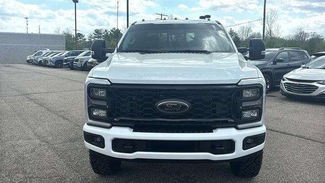 Used 2025 Ford F350 XLT w/ Black Appearance Package image 6