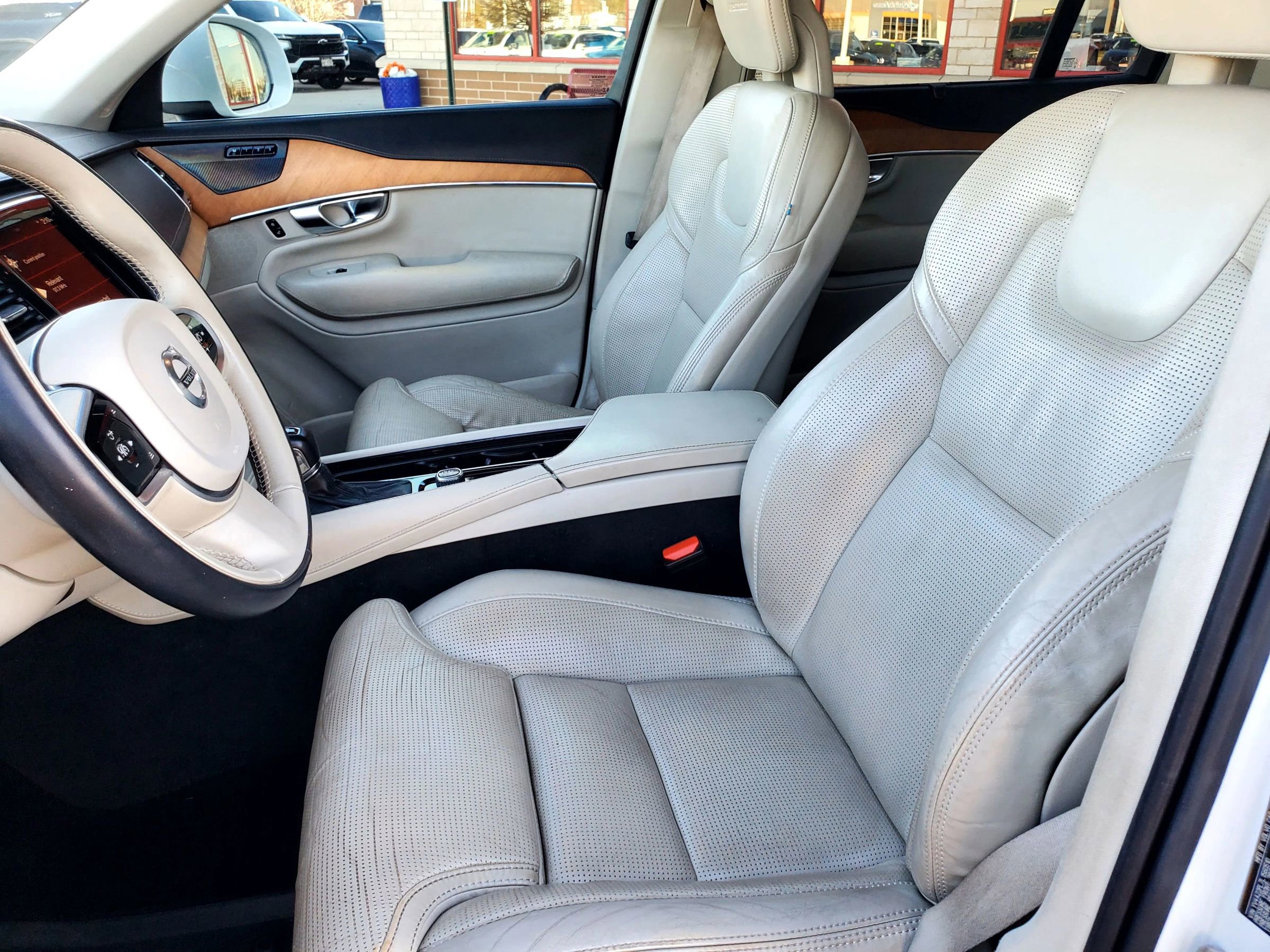 Used 2020 Volvo XC90 T6 Inscription w/ Protection Package Premier image 11