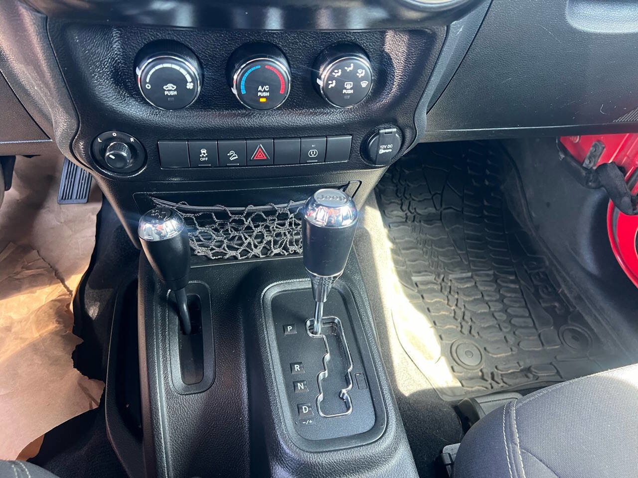 Used 2017 Jeep Wrangler Rubicon w/ Power Convenience Group image 22