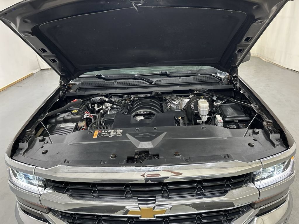 Used 2018 Chevrolet Silverado 1500 LT w/ All Star Edition AWD/4WD image 23