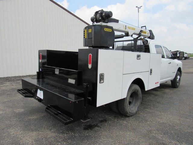 Used 2022 RAM 3500 Tradesman w/ Chrome Appearance Group AWD/4WD image 3