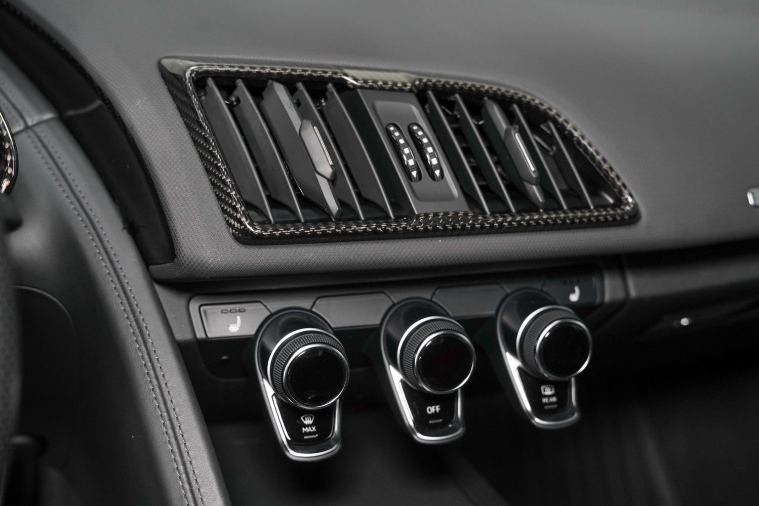 Used 2018 Audi R8 V10 w/ Premium Package RWD image 42