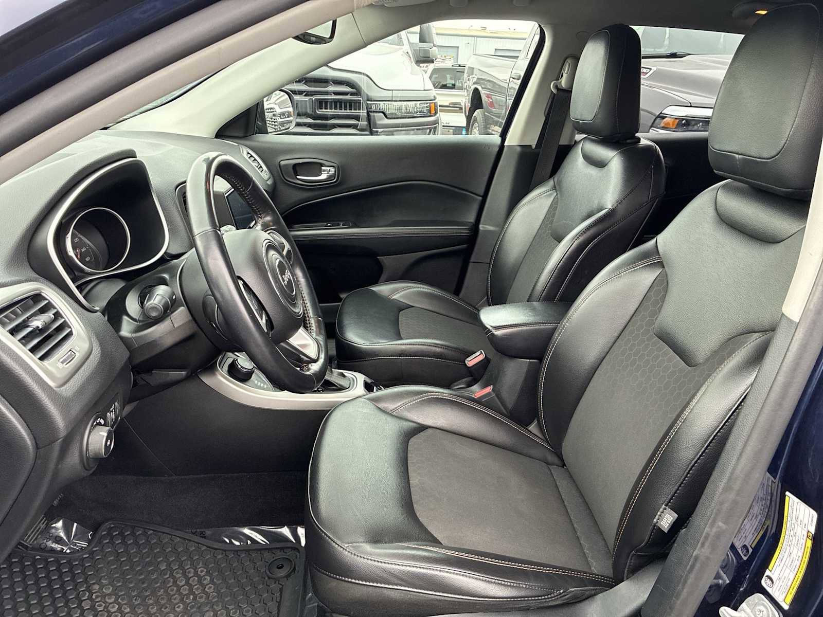 Used 2018 Jeep Compass Latitude w/ Popular Equipment Group AWD/4WD image 13