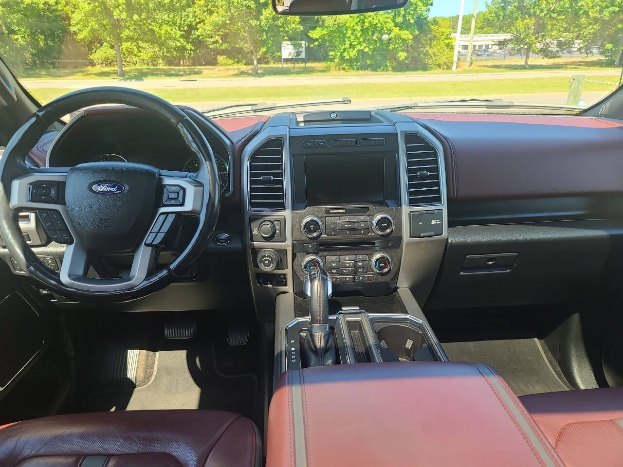 Used 2018 Ford F150 Platinum w/ Equipment Group 701A Luxury AWD/4WD image 34