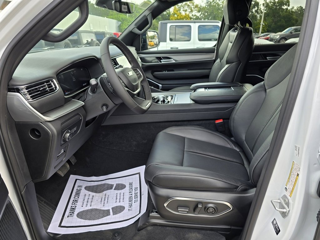 New 2025 Jeep Wagoneer L Series II w/ HD Trailer Tow Package w/25F image 17