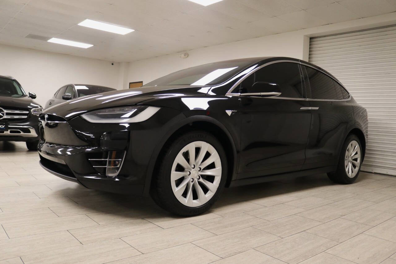 Used 2020 Tesla Model X image 2