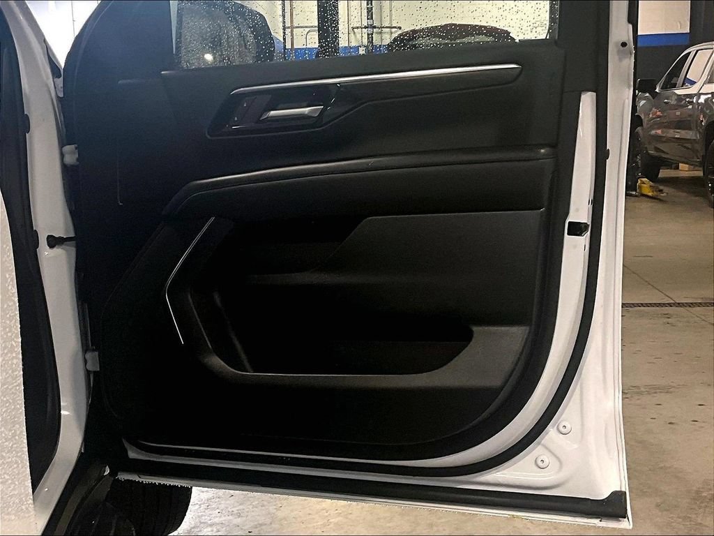 Used 2025 Chevrolet Suburban LT AWD/4WD image 12