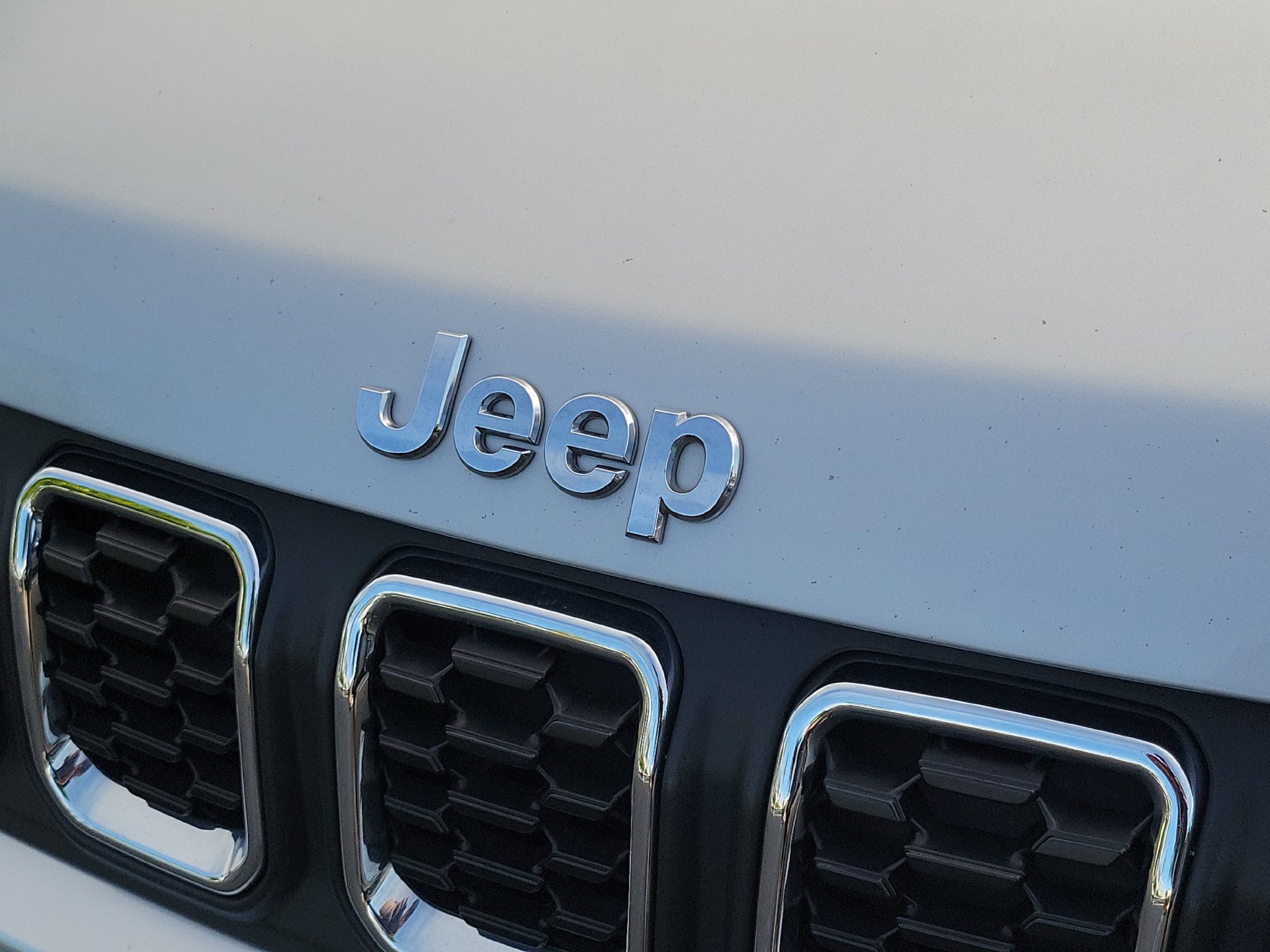 Certified 2024 Jeep Compass Latitude AWD/4WD image 5