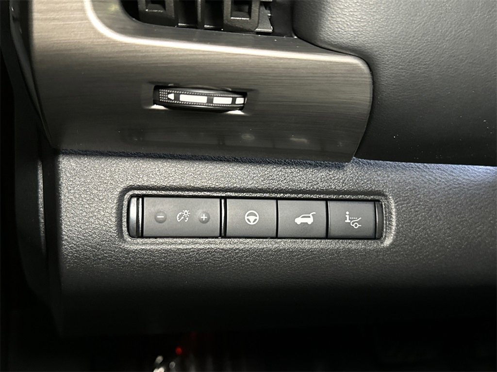 Used 2023 Nissan Pathfinder Platinum image 20