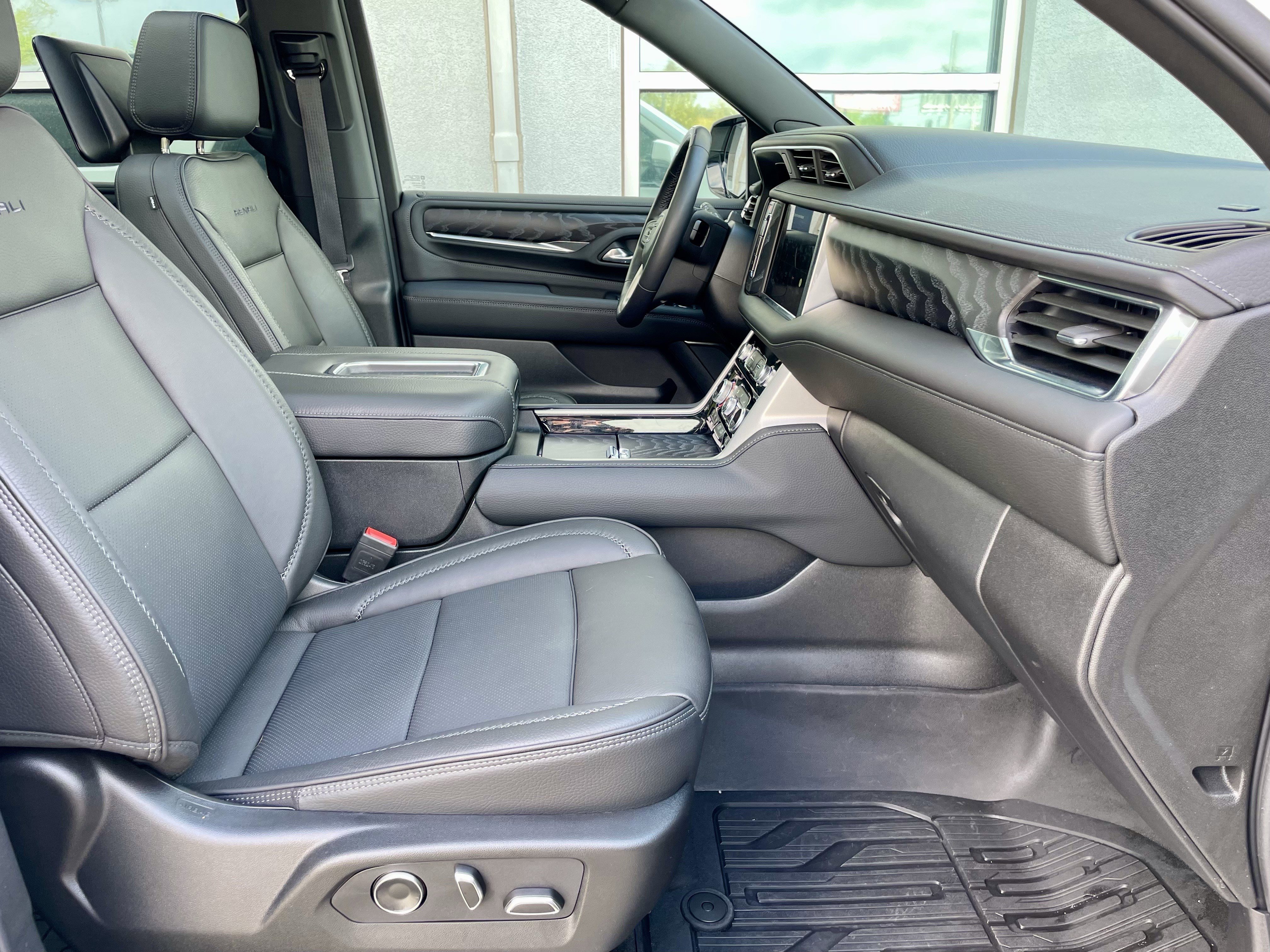 Used 2024 GMC Yukon Denali w/ Advanced Technology Package AWD/4WD image 15