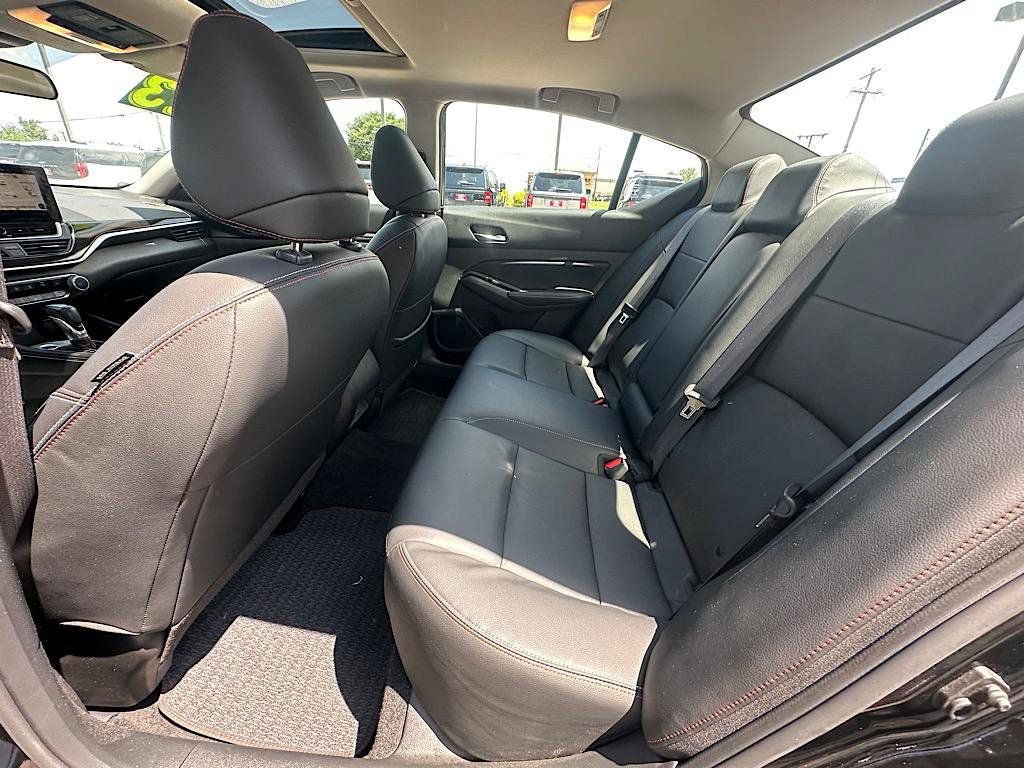 Used 2023 Nissan Altima 2.5 SR w/ SR Premium Package FWD image 17