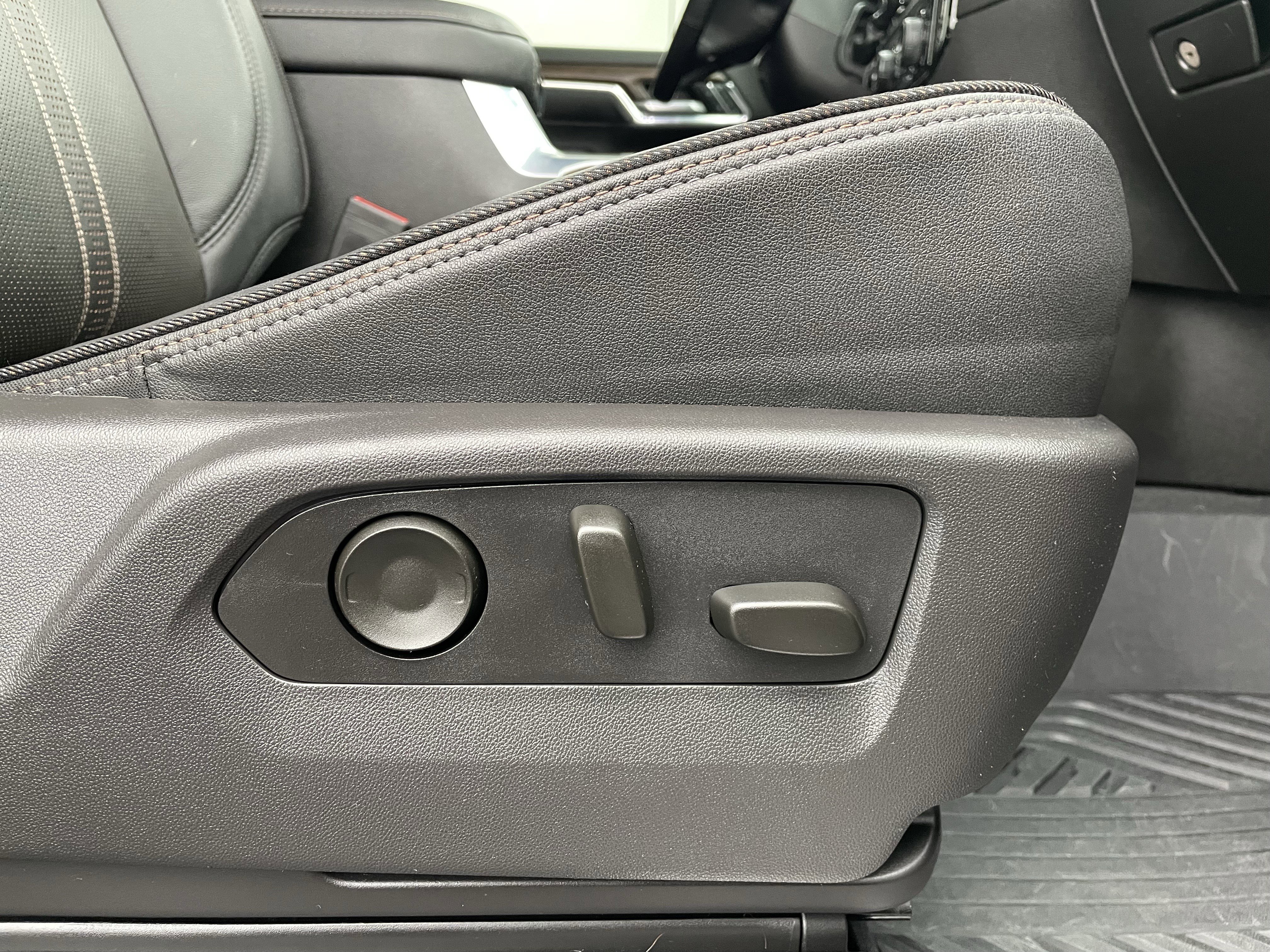 Used 2024 Chevrolet Silverado 2500 High Country w/ Midnight Edition image 33