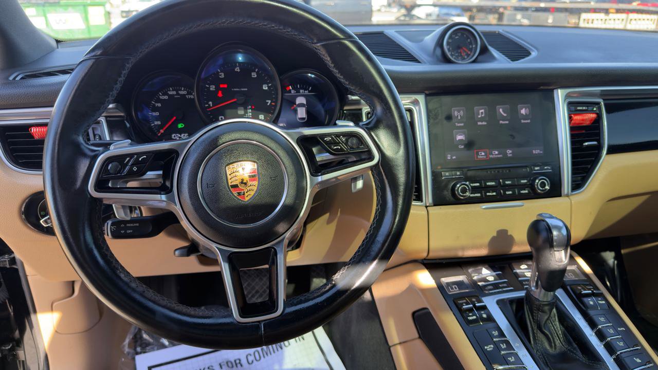 Used 2017 Porsche Macan AWD/4WD image 30