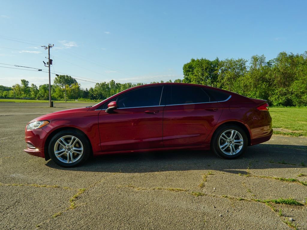 Used 2018 Ford Fusion SE w/ Fusion SE Technology Package FWD image 5