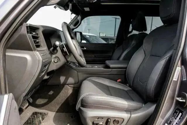 Used 2025 Lexus GX 550 image 3