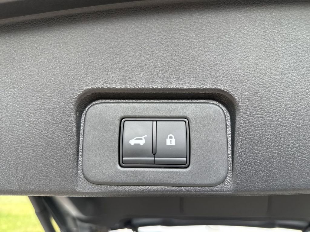 Used 2026 Nissan Rogue SV AWD/4WD image 18