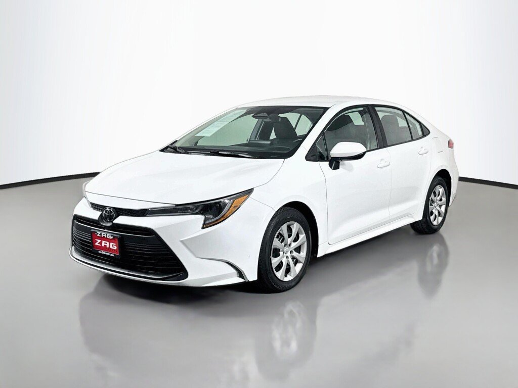 Used 2025 Toyota Corolla LE FWD image 1