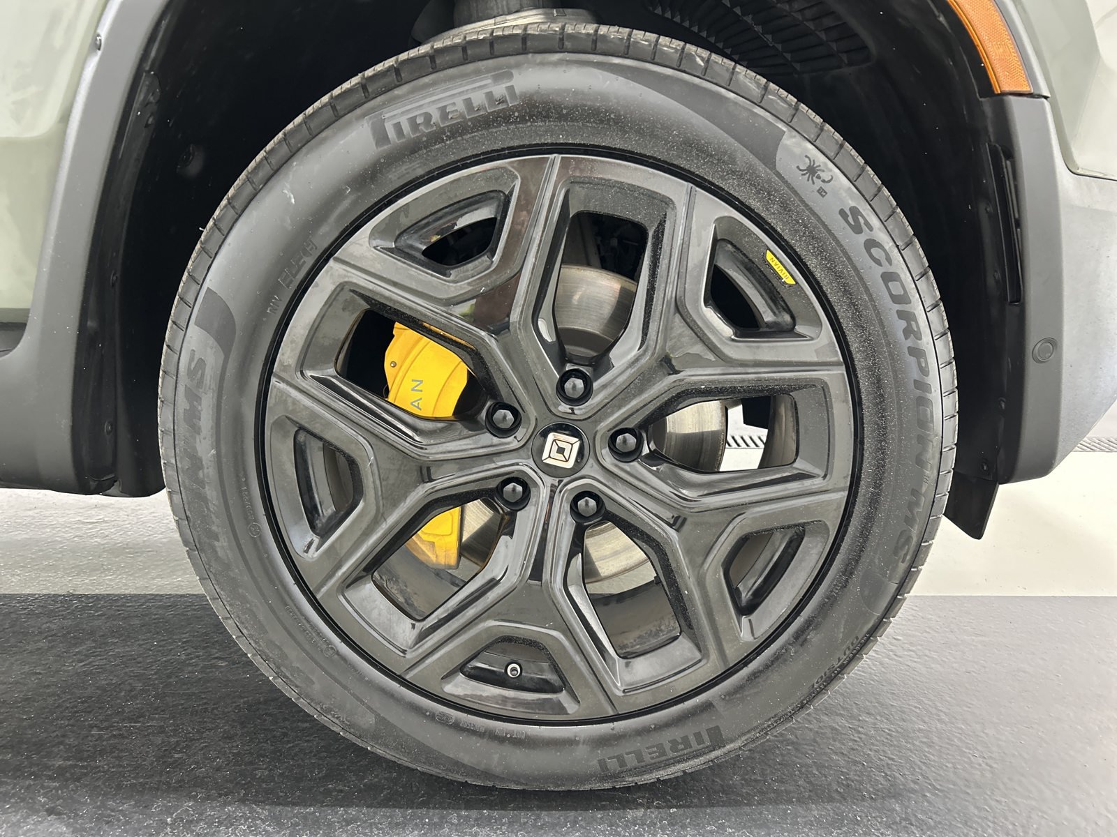 Used 2022 Rivian R1S Launch Edition Quad AWD/4WD image 11
