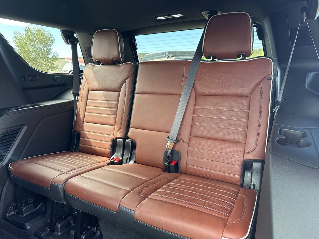 Used 2023 GMC Yukon Denali Ultimate AWD/4WD image 9