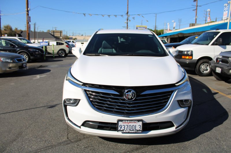 Used 2022 Buick Enclave Essence image 2